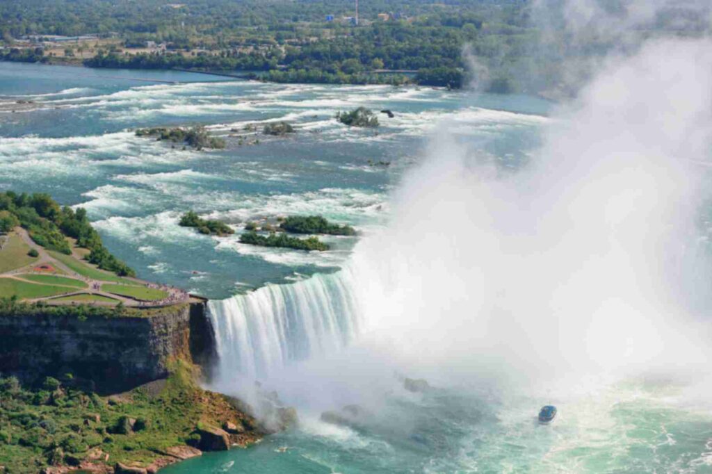 How a Niagara Falls Chauffeur Service Makes Your Trip Stress-Free and Comfortable-1